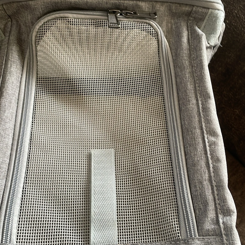 EUC~Small Gray Pet Carrier With Multiple Openings/Removable Pad & Leash Holder - Picture 7 of 15